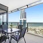 Circle On Cavill, 1 Bedroom Ocean Family Apartment Surfers Paradise