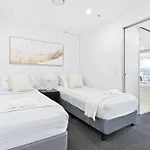 Circle On Cavill, 1 Bedroom Ocean Family Apartment Surfers Paradise